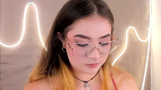 Snapshot of Shanntal_ chatting on 03-04-26, 07:43 Shanntal online show from 03-04-26, 07:43