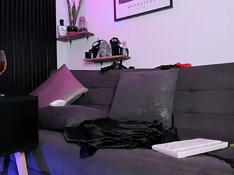 SadieManson  online show from 06-07-26, 10:48
