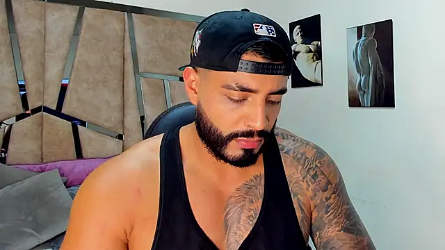 Snapshot of LeandroRusso chatting on 03-07-25, 08:00 LeandroRusso online show from 03-07-25, 08:00