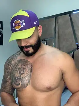 Snapshot of LeandroRusso chatting on 03-16-25, 02:21 LeandroRusso online show from 03-16-25, 02:21