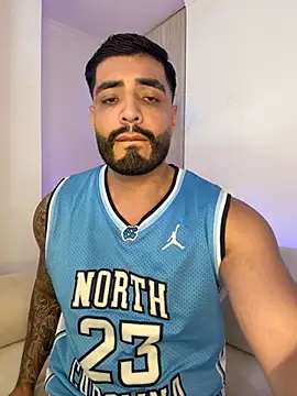 Snapshot of LeandroRusso chatting on 10-02-25, 06:11 LeandroRusso online show from 10-02-25, 06:11