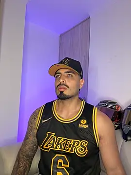 Snapshot of LeandroRusso chatting on 11-03-25, 11:08 LeandroRusso online show from 11-03-25, 11:08