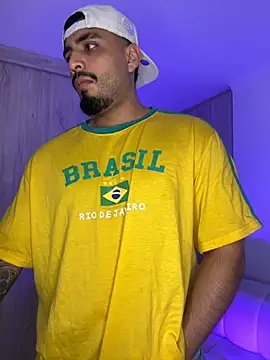 Snapshot of LeandroRusso chatting on 09-09-25, 02:43 LeandroRusso online show from 09-09-25, 02:43