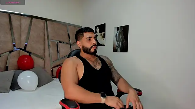 Snapshot of LeandroRusso chatting on 02-15-25, 08:12 LeandroRusso online show from 02-15-25, 08:12