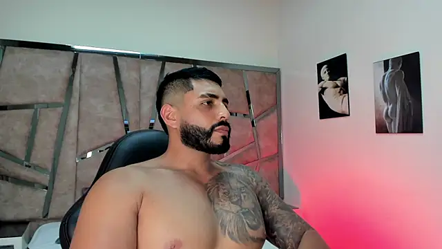 Snapshot of LeandroRusso chatting on 02-20-25, 11:10 LeandroRusso online show from 02-20-25, 11:10