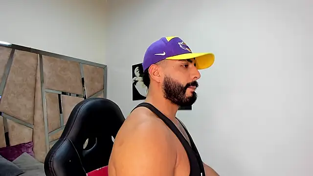 Snapshot of LeandroRusso chatting on 03-15-25, 08:10 LeandroRusso online show from 03-15-25, 08:10