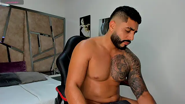 Snapshot of LeandroRusso chatting on 02-19-25, 02:12 LeandroRusso online show from 02-19-25, 02:12