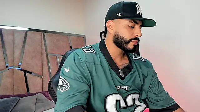 Snapshot of LeandroRusso chatting on 02-20-25, 08:03 LeandroRusso online show from 02-20-25, 08:03