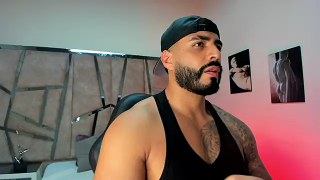 Snapshot of LeandroRusso chatting on 02-22-25, 07:58 LeandroRusso online show from 02-22-25, 07:58