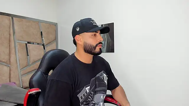 Snapshot of LeandroRusso chatting on 02-26-25, 08:36 LeandroRusso online show from 02-26-25, 08:36