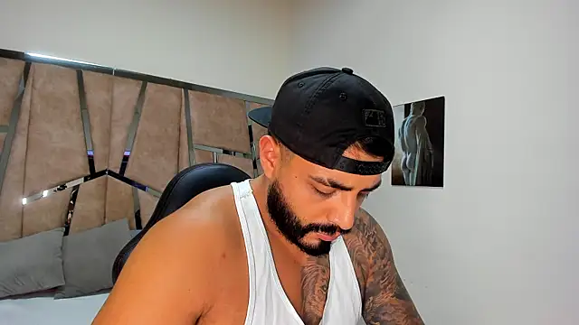 Snapshot of LeandroRusso chatting on 03-09-25, 11:14 LeandroRusso online show from 03-09-25, 11:14