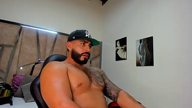 Snapshot of LeandroRusso chatting on 03-07-25, 11:27 LeandroRusso online show from 03-07-25, 11:27