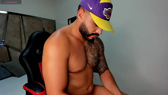 Snapshot of LeandroRusso chatting on 02-17-25, 02:42 LeandroRusso online show from 02-17-25, 02:42