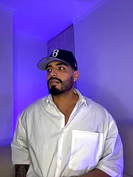 Snapshot of LeandroRusso chatting on 09-17-25, 04:14 LeandroRusso online show from 09-17-25, 04:14