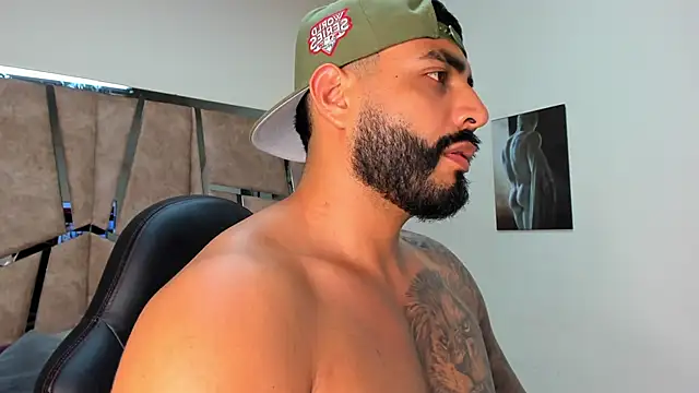 Snapshot of LeandroRusso chatting on 02-24-25, 12:41 LeandroRusso online show from 02-24-25, 12:41