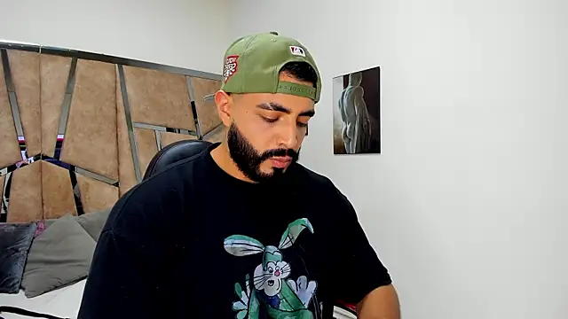 Snapshot of LeandroRusso chatting on 03-12-25, 09:24 LeandroRusso online show from 03-12-25, 09:24