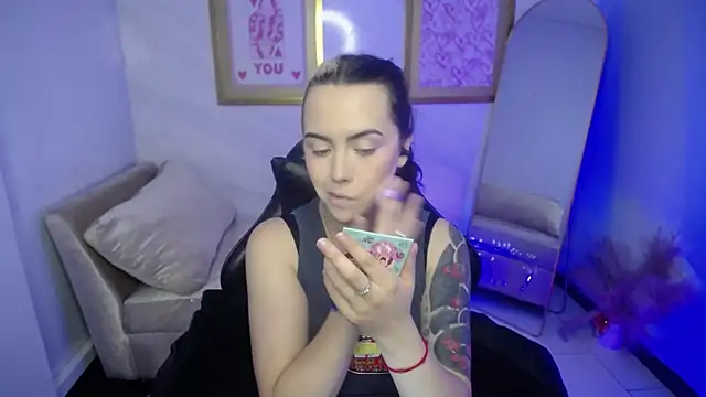 Hela v online show from 11-07-25, 01:04