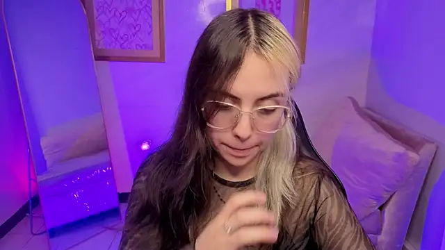 Hela v online show from 11-28-25, 08:09