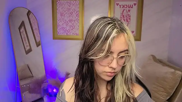 Hela v online show from 12-04-25, 08:08