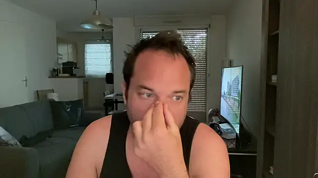 Snapshot of Funnyjul31 chatting on 05-17-26, 02:28 Funnyjul31 online show from 05-17-26, 02:28