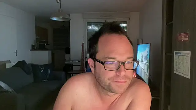 Snapshot of Funnyjul31 chatting on 05-08-26, 10:52 Funnyjul31 online show from 05-08-26, 10:52