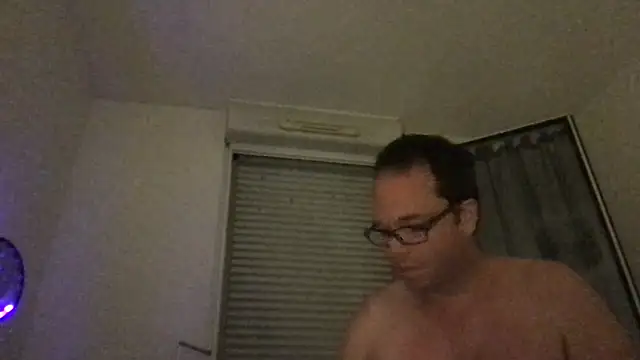Snapshot of Funnyjul31 chatting on 05-09-26, 10:02 Funnyjul31 online show from 05-09-26, 10:02