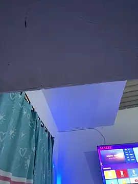 Snapshot of my_cam chatting on 04-12-26, 09:29 my cam online show from 04-12-26, 09:29