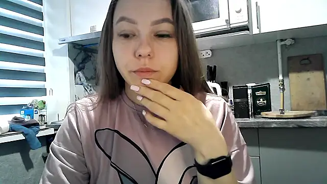 Snapshot of Misssweet_s chatting on 10-20-25, 06:15 Misssweet s online show from 10-20-25, 06:15