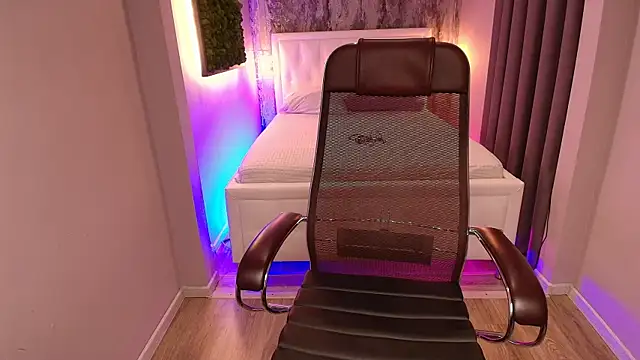 Violet Moreau online show from 10-16-25, 09:12