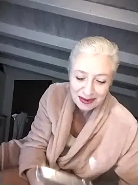 Snapshot of divinaerotica chatting on 02-20-25, 05:41 divinaerotica online show from 02-20-25, 05:41