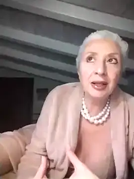 Snapshot of divinaerotica chatting on 03-21-25, 05:34 divinaerotica online show from 03-21-25, 05:34