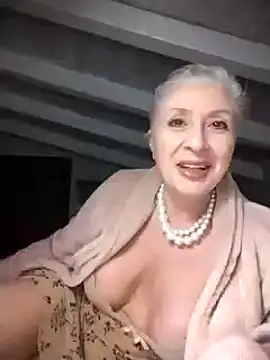 Snapshot of divinaerotica chatting on 02-05-25, 05:20 divinaerotica online show from 02-05-25, 05:20