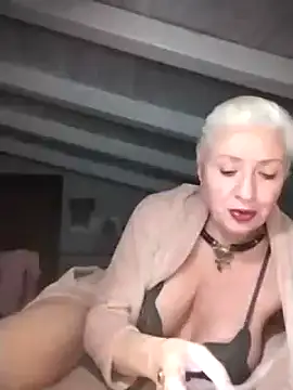 Snapshot of divinaerotica chatting on 03-13-25, 08:11 divinaerotica online show from 03-13-25, 08:11