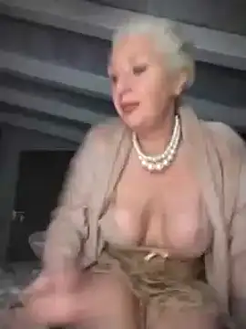 Snapshot of divinaerotica chatting on 03-20-25, 06:09 divinaerotica online show from 03-20-25, 06:09