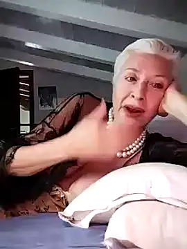 Snapshot of divinaerotica chatting on 09-09-25, 01:31 divinaerotica online show from 09-09-25, 01:31