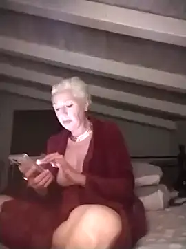 Snapshot of divinaerotica chatting on 03-18-25, 06:17 divinaerotica online show from 03-18-25, 06:17