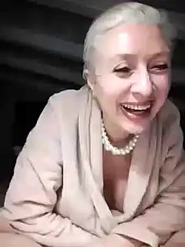 Snapshot of divinaerotica chatting on 02-17-25, 06:17 divinaerotica online show from 02-17-25, 06:17