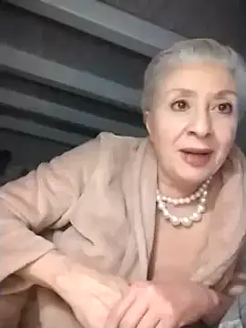 Snapshot of divinaerotica chatting on 02-07-25, 08:31 divinaerotica online show from 02-07-25, 08:31