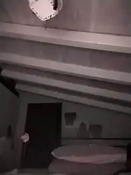 Snapshot of divinaerotica chatting on 02-26-25, 05:53 divinaerotica online show from 02-26-25, 05:53