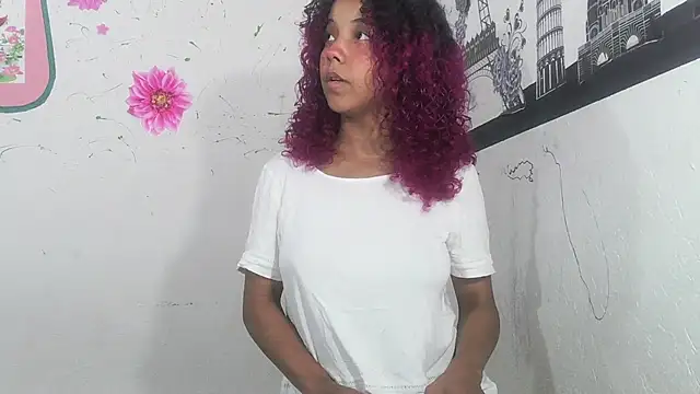 Snapshot of Lola-Pretty chatting on 03-04-25, 12:44 Lola-Pretty online show from 03-04-25, 12:44