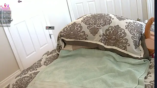 Snapshot of MrsJess chatting on 11-14-25, 08:23 MrsJess online show from 11-14-25, 08:23