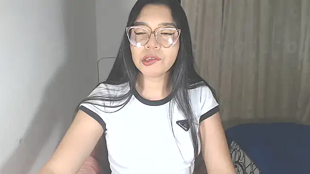 Snapshot of Antoneella_vz chatting on 02-26-25, 01:25 Antoneella vz online show from 02-26-25, 01:25