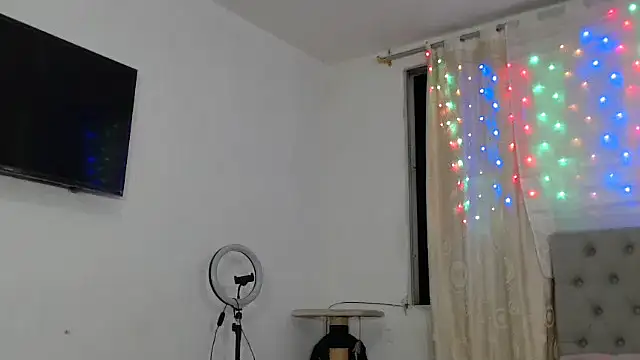 Snapshot of Antoneella_vz chatting on 03-20-25, 03:23 Antoneella vz online show from 03-20-25, 03:23