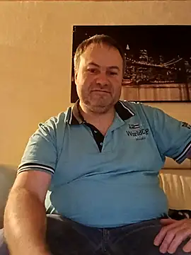 Snapshot of Pourleplasirs chatting on 02-19-25, 01:40 Pourleplasirs online show from 02-19-25, 01:40