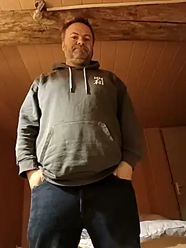 Snapshot of Pourleplasirs chatting on 03-06-25, 11:53 Pourleplasirs online show from 03-06-25, 11:53