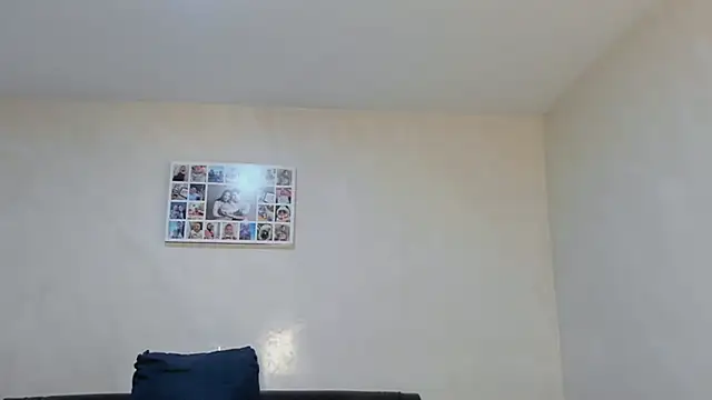 Snapshot of miketwink chatting on 11-19-25, 11:05 miketwink online show from 11-19-25, 11:05