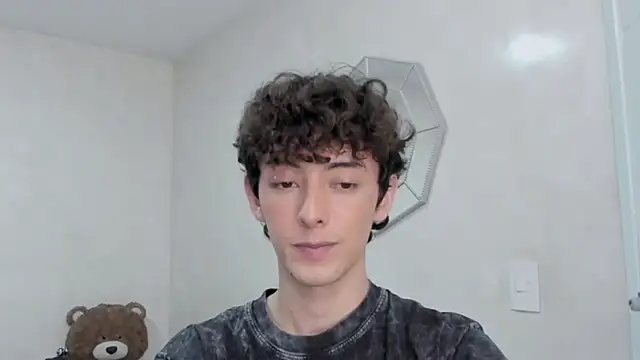 Snapshot of miketwink chatting on 02-06-26, 02:07 miketwink online show from 02-06-26, 02:07