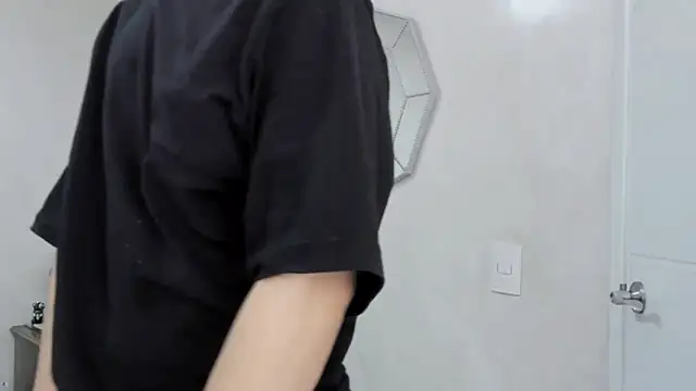 Snapshot of miketwink chatting on 02-22-26, 02:25 miketwink online show from 02-22-26, 02:25