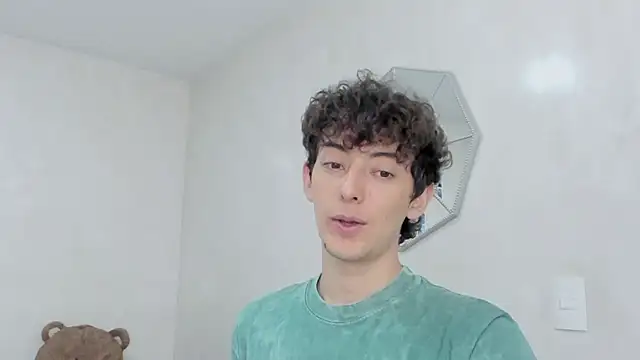 Snapshot of miketwink chatting on 01-17-26, 08:12 miketwink online show from 01-17-26, 08:12