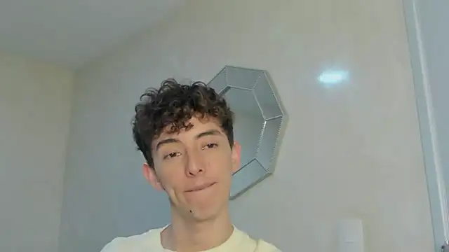 Snapshot of miketwink chatting on 11-21-25, 04:55 miketwink online show from 11-21-25, 04:55